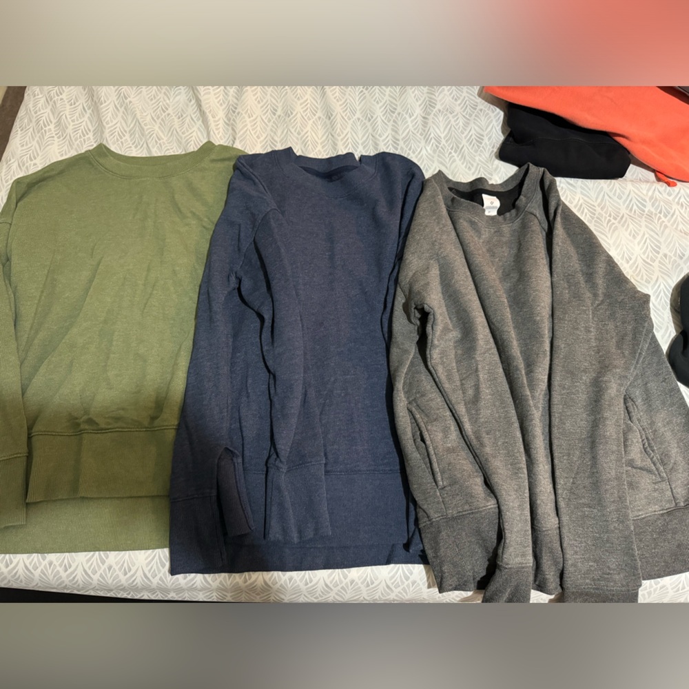 Bundle of 3 crewnecks